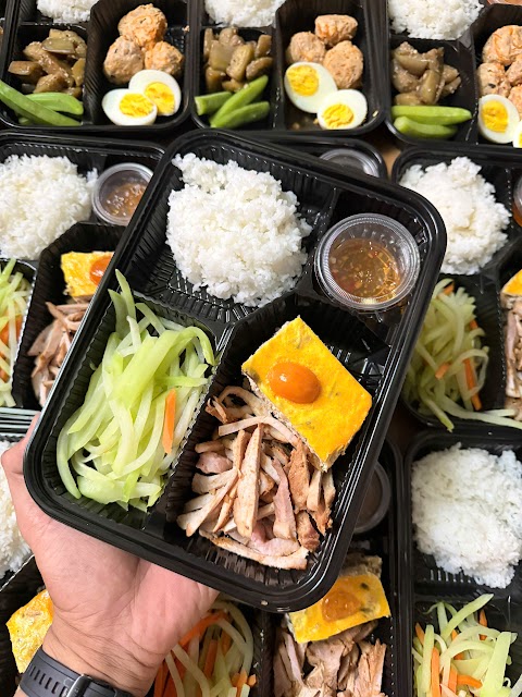 Cơm tấm sườn chả trứng – cơm Eat Clean