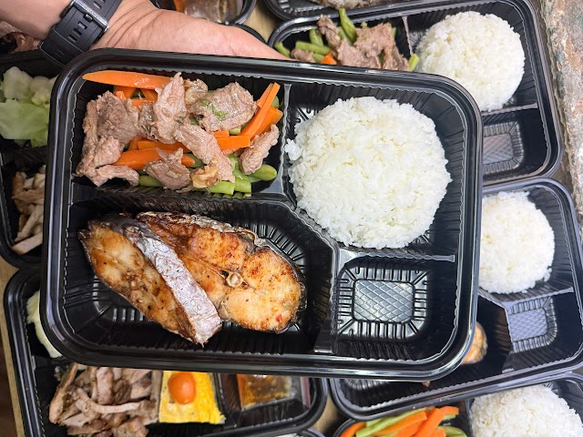 Cơm cá chiên rau củ – cơm Eat Clean