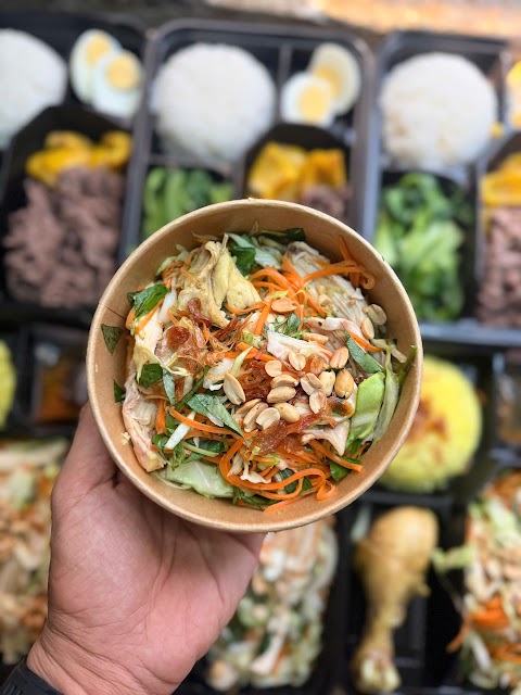 Gỏi gà luộc – cơm Eat Clean