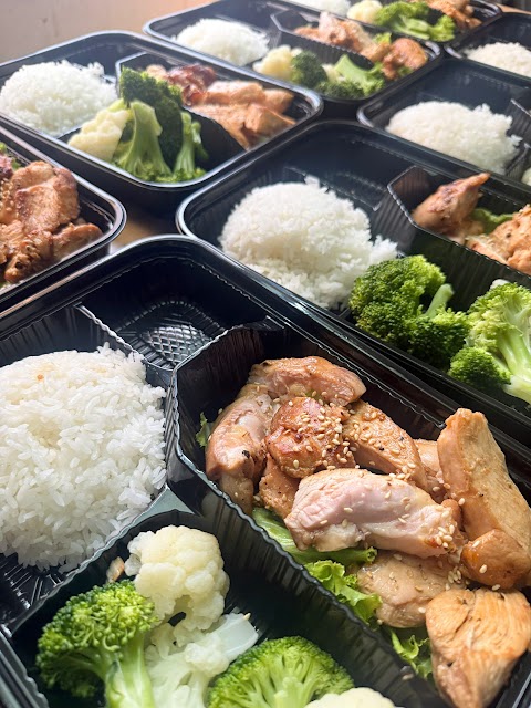 Cơm gà áp chảo rau củ – cơm Eat Clean