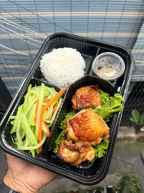 Cơm gà nướng rau củ – cơm Eat Clean